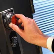 Advanced Locksmith Service Milwaukee, WI 414-939-0868 - sb-com-01